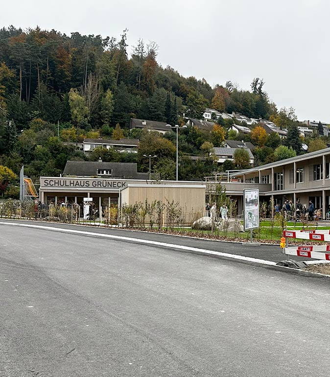 Interne Seite: Das Schulhaus Grüneck Stettlen ist offiziell eröffnet